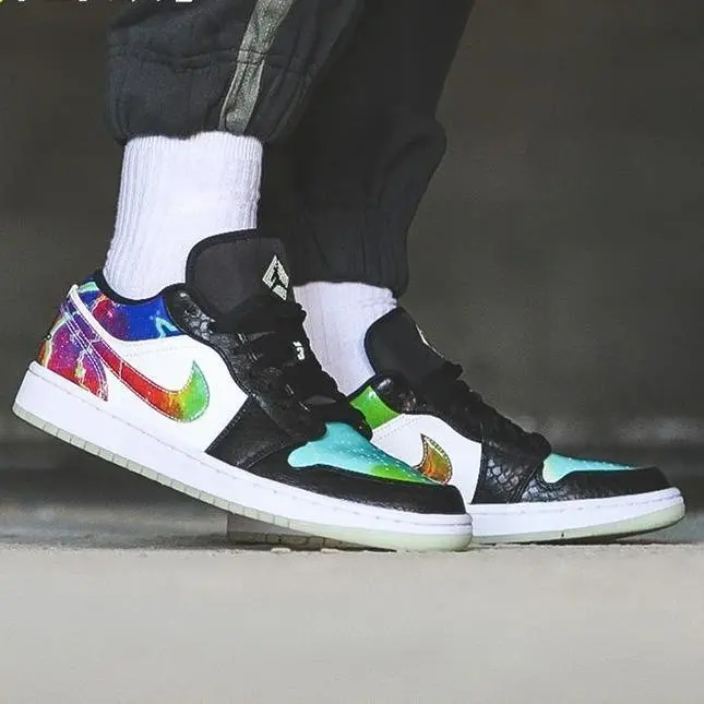 Alternative view of Giày Nike Air Jordan 1 Low 'Galaxy' CW7309-090