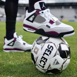 Alternative view of Giày Nike Paris Saint-Germain x Air Jordan 4 Retro 'Bordeaux' CZ5624-100