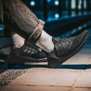 Alternative view of Giày Adidas UltraBoost 20 'Triple Black' EG0691