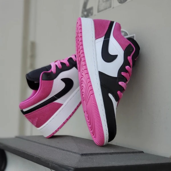 Giày Nike Air Jordan 1 Low GS 'Black Active Fuchsia' CT1564-005 - Ảnh 5