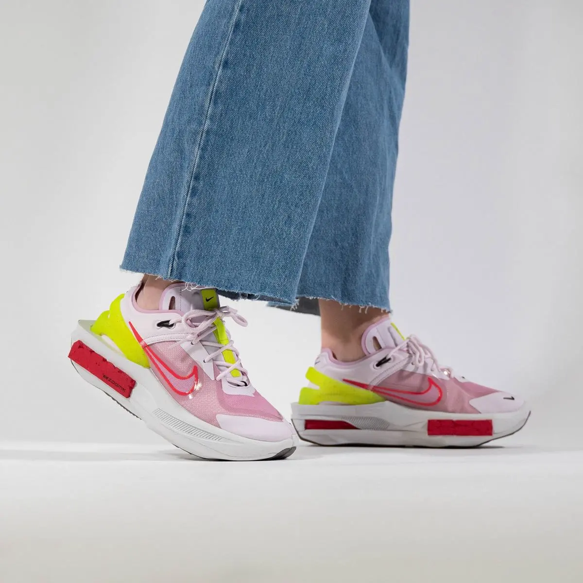 Alternative view of Giày Nike Wmns Fontanka Edge 'Light Arctic Pink' CU1450-500