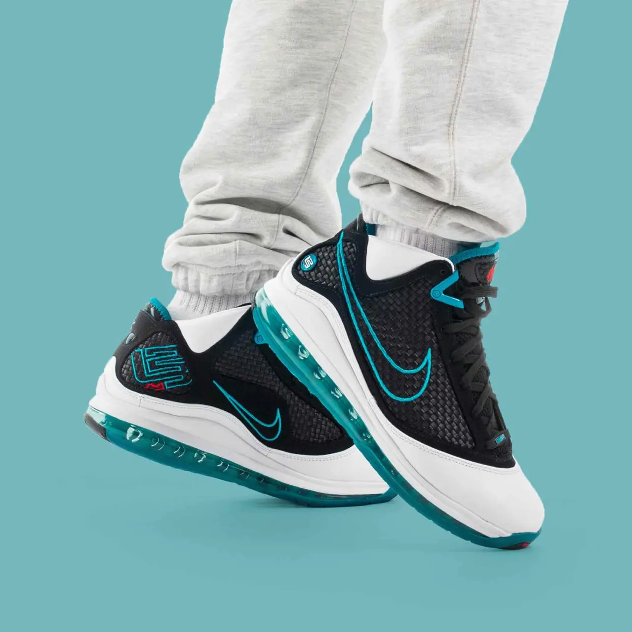 Alternative view of Giày Nike Air Max LeBron 7 Retro QS 'Red Carpet' 2019 CU5133-100