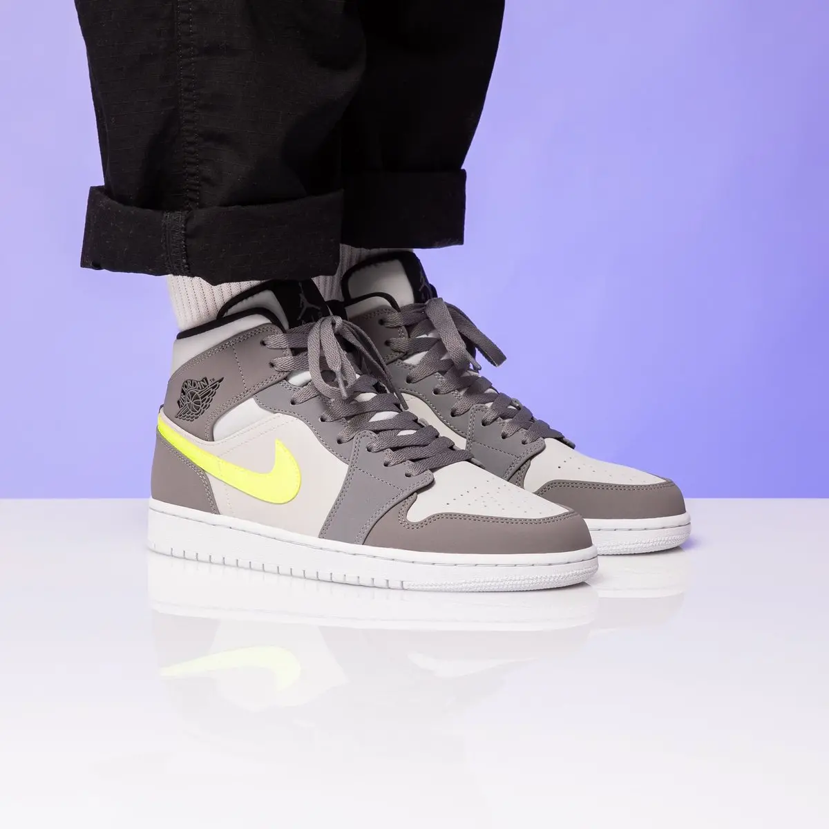 Alternative view of Giày Nike Air Jordan 1 Mid 'Gun Smoke Volt' 554724-072