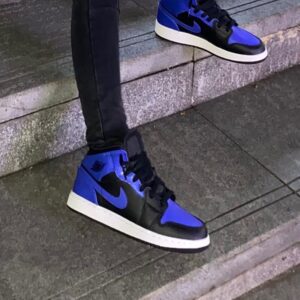 Alternative view of Giày Nike Air Jordan 1 Mid GS 'Hyper Royal' 554725-077