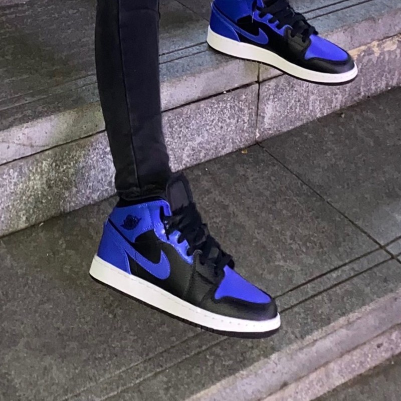 Giày Nike Air Jordan 1 Mid GS 'Hyper Royal' 554725-077 - Ảnh 2