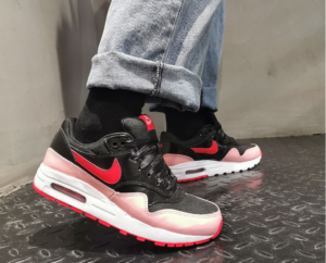Alternative view of Giày Nike Air Max 1 QS GS 'Black Speed Red' AO1026-001