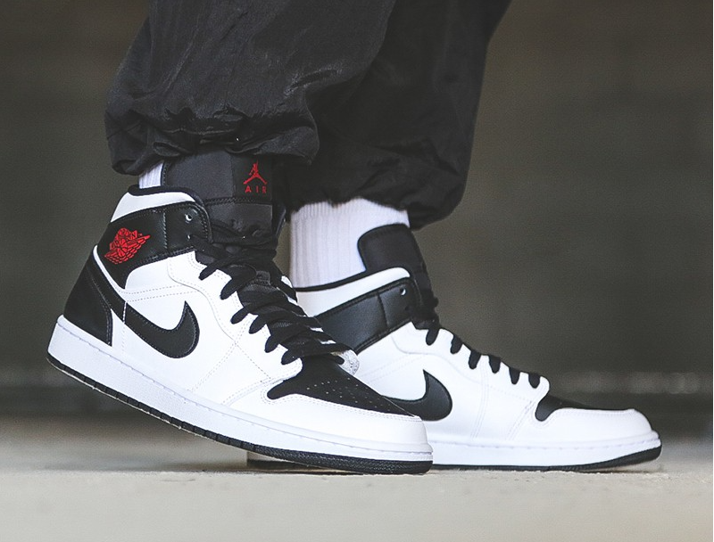 Giày Nike Wmns Air Jordan 1 Mid 'White Black' BQ6472-101 - Ảnh 7