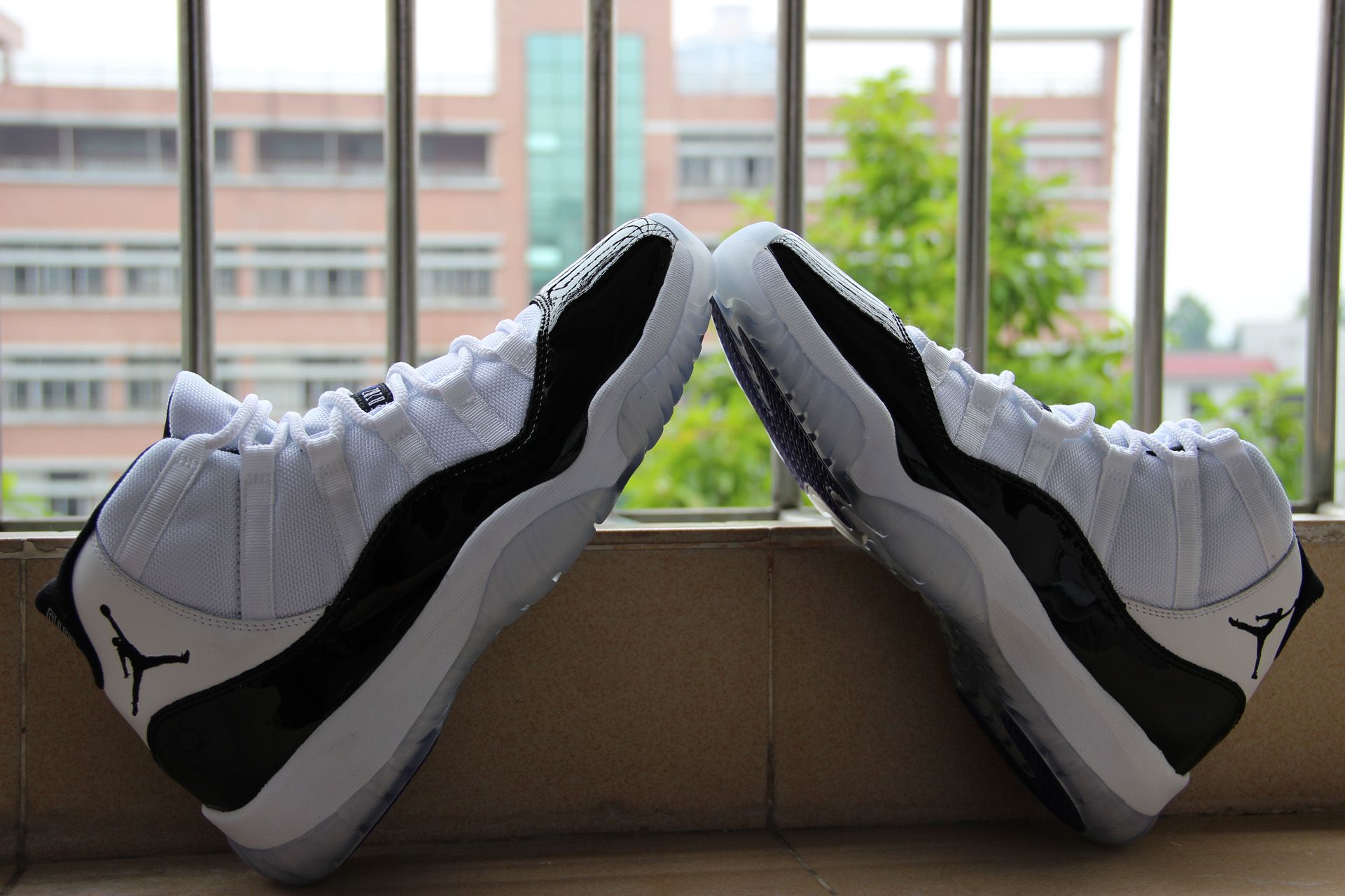 Giày Nike Air Jordan 11 Retro 'Concord' 2011 378037-107 - Ảnh 3