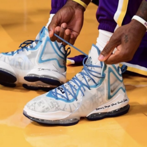 Giay Nike LeBron 19 'Space Jam' DC9338-100