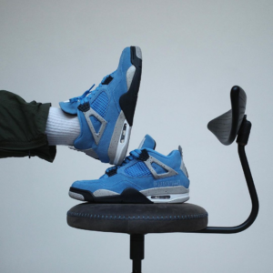Alternative view of Giày Nike Air Jordan 4 Retro 'University Blue' CT8527-400