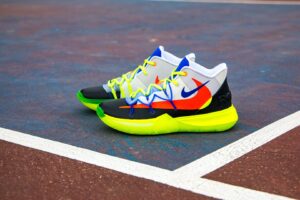 Alternative view of Giày Nike Kyrie 5 'Rokit' CJ7899-900