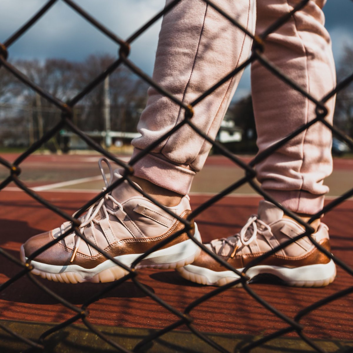 Giày Nike Wmns Air Jordan 11 Low 'Rose Gold' AH7860-105 - Ảnh 2