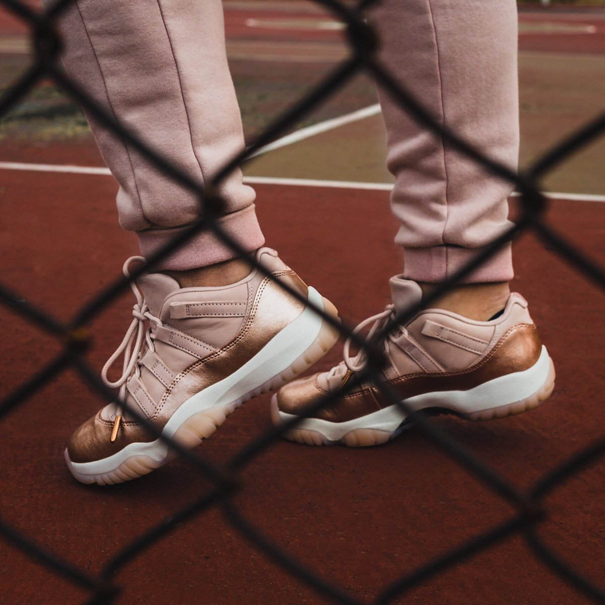 Giày Nike Wmns Air Jordan 11 Low 'Rose Gold' AH7860-105 - Ảnh 4