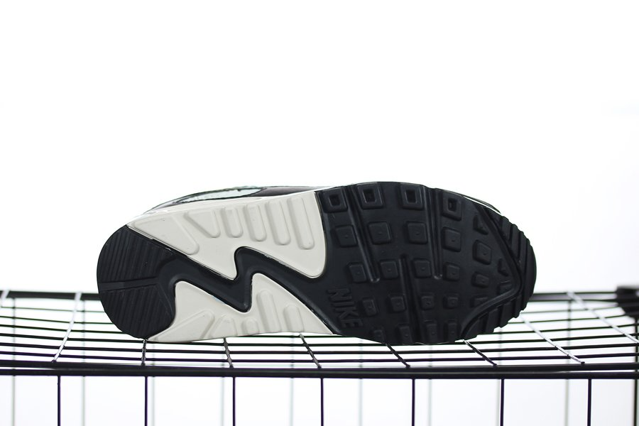 Giày Nike Wmns Air Max 90 'Black Metallic Gold' DB9578-001 - Ảnh 4