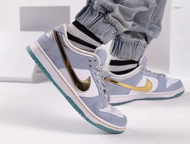 Alternative view of Giày Nike SB Dunk Low Sean Cliver 'Holiday Special' DC9936-100