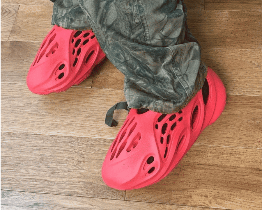 Dép Adidas Yeezy Foam Runner 'Vermilion' GW3355 - Ảnh 4