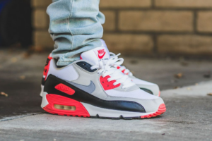 Alternative view of Giày Nike Air Max 90 'Radiant Red' CZ4222-001