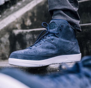 Alternative view of Giày Nike Air Jordan 2 Retro Deconstructed 'Thunder Blue' 897521-402