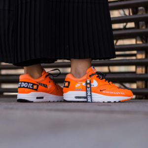 Alternative view of Giày Nike Wmns Air Max 1 LX 'Just Do It' 917691-800