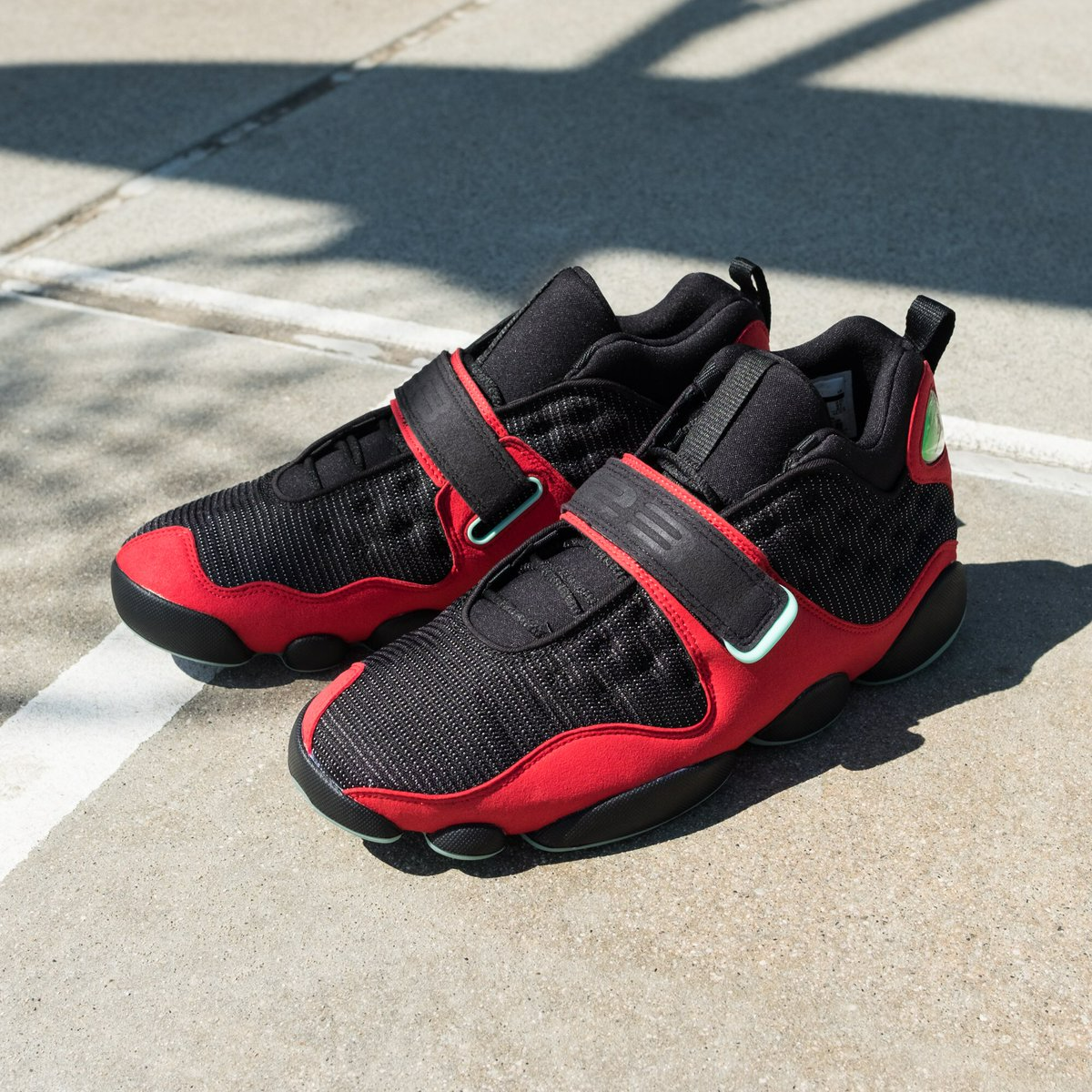 Giày Nike Jordan Black Cat 'Bred' AR0772-006 - Ảnh 3