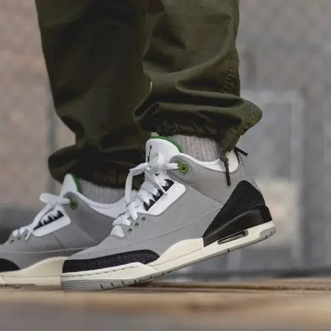 Alternative view of Giày Nike Air Jordan 3 Retro GS 'Chlorophyll' 398614-006
