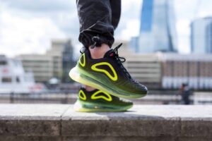Alternative view of Giày Nike Air Max 720 'Retro Future' AO2924-008