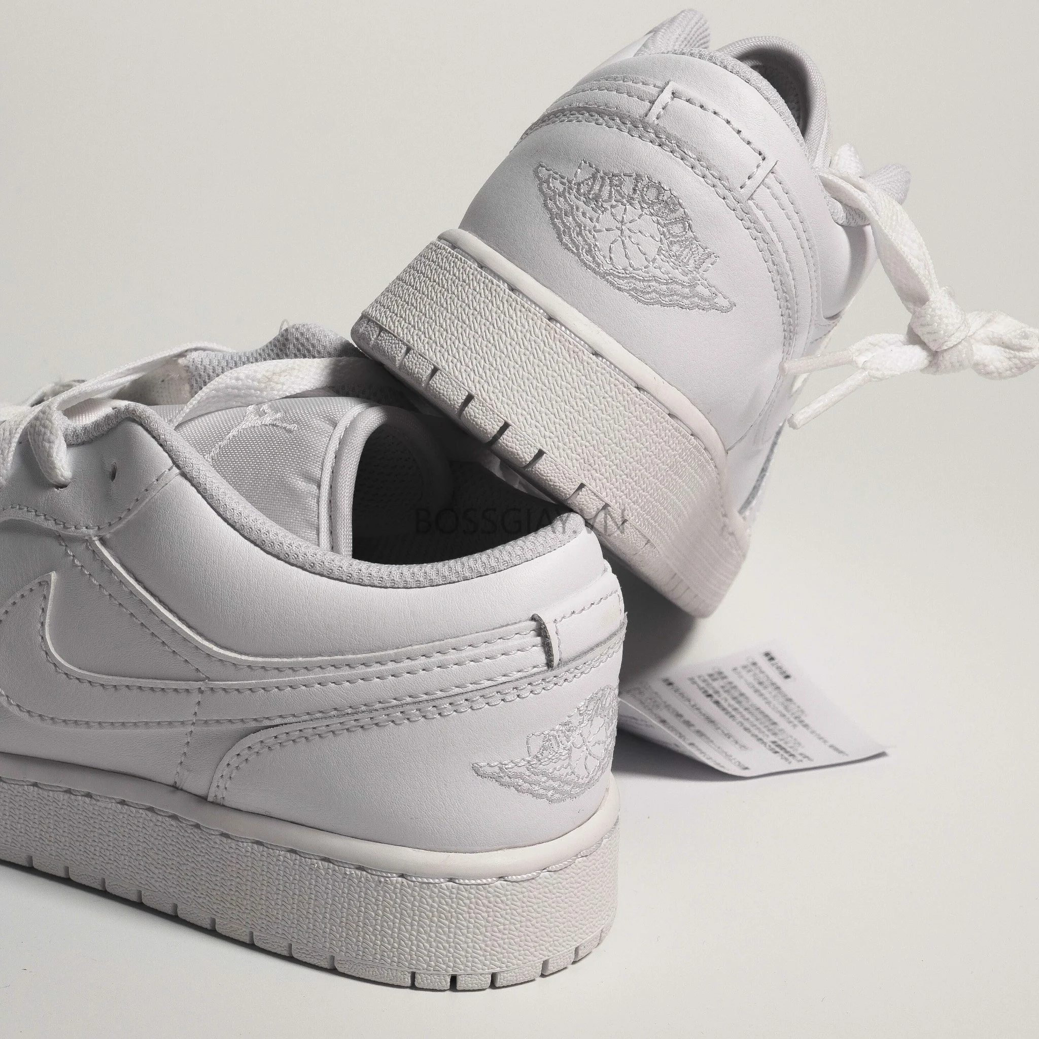 Giay Nike Air Jordan 1 Low GS 2023 'Triple White' 553560-136