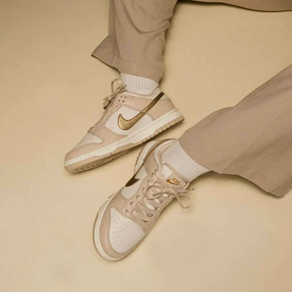 Giay Nike Wmns Dunk Low 'Gold Swoosh' DX5930-001