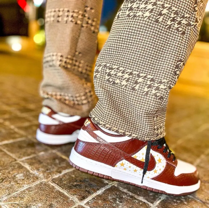Alternative view of Giày Nike Supreme x Dunk Low OG SB QS 'Barkroot Brown' DH3228-103