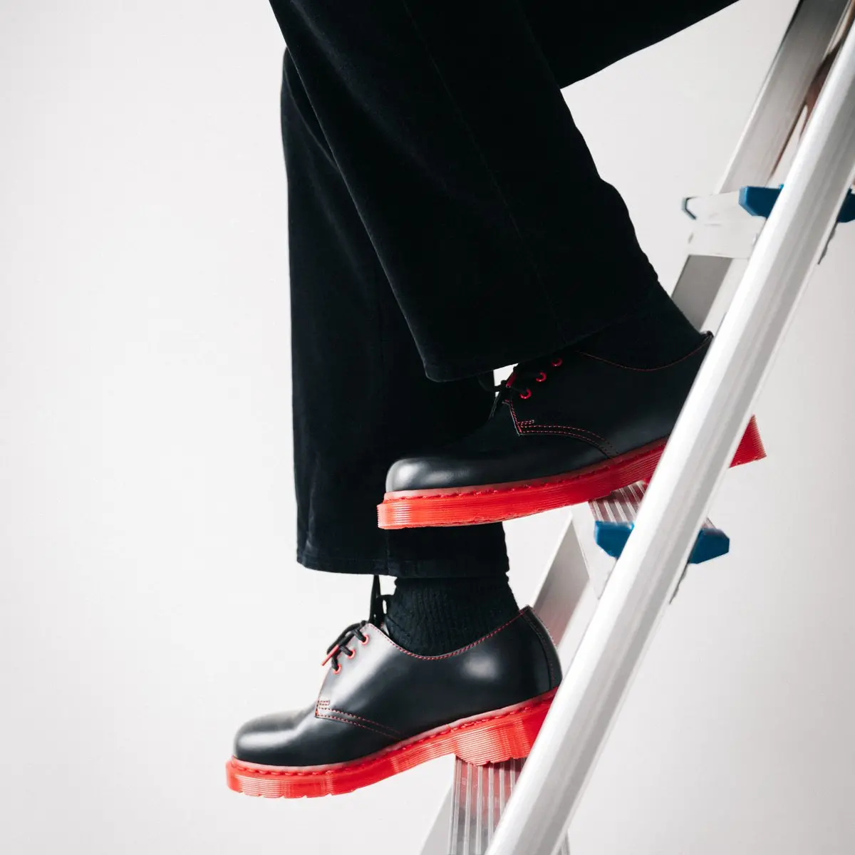 Alternative view of Giày Dr. Martens CLOT x 1461 'Black Red' 27153001