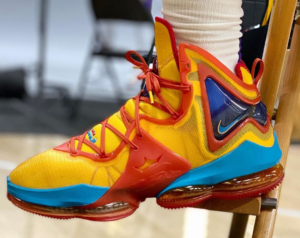 Giay Nike Lebron 19 'Tune Squad' DC9338-800
