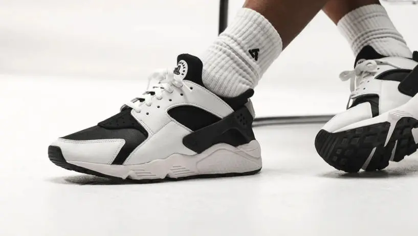 Alternative view of Giày Nike Air Huarache OG 'Orca' DD1068-001