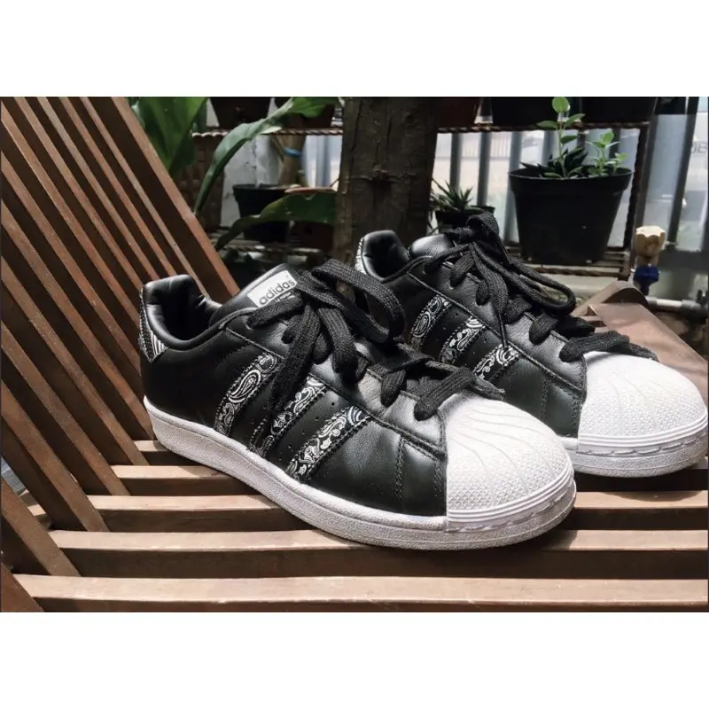 Alternative view of Giày Adidas Superstar 'Graffiti' BD7430