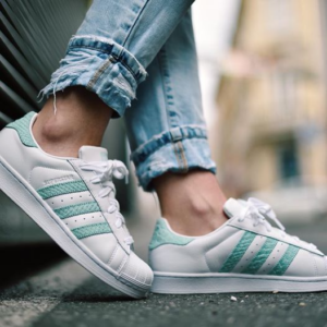 Alternative view of Giày Adidas Superstar Wmns 'Green Silver Metallic' B41509