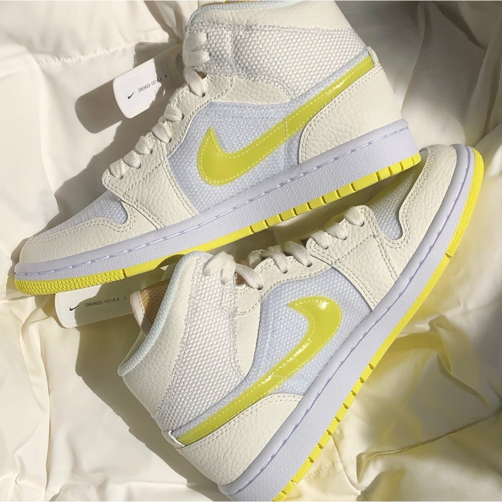 Giày Nike Wmns Air Jordan 1 Mid SE 'Voltage Yellow' DB2822-107 - Ảnh 8