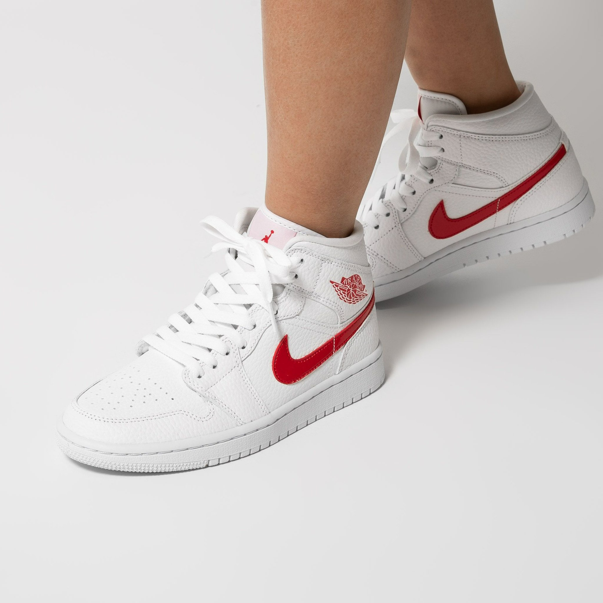 Giày Nike Wmns Air Jordan 1 Mid 'White University Red' BQ6472-106 - Ảnh 2