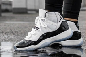 Alternative view of Giày Nike Air Jordan 11 Retro GS 'Concord' 2018 378038-100