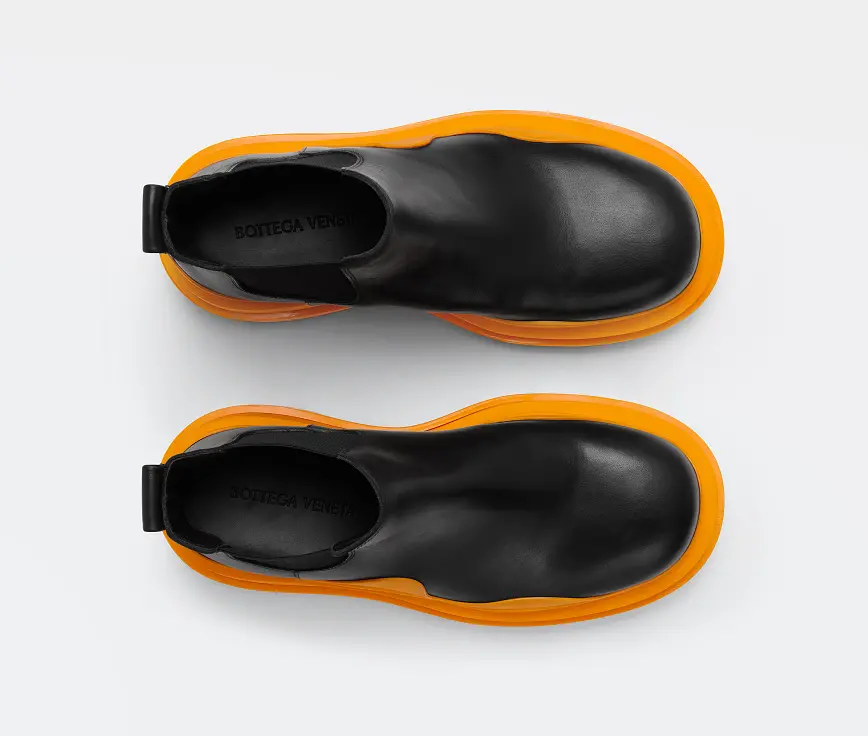 Alternative view of Giày Bottega Veneta Tire Ankle Chelsea Boot 'Black Tangerine' 630281VBS501384
