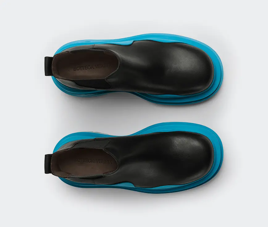 Alternative view of Giày Bottega Veneta Tire Ankle Chelsea Boot 'Black Amalfi Blue' 630281VBS501438