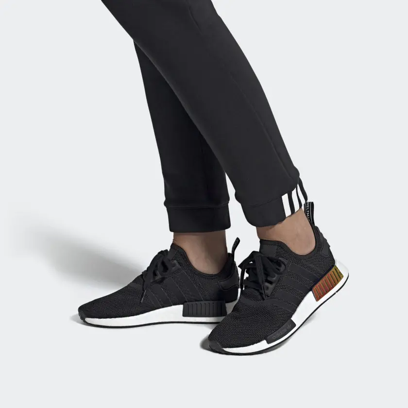 Alternative view of Giày Adidas Wmns NMD R1 'Metallic Plugs Core Black' EE5172