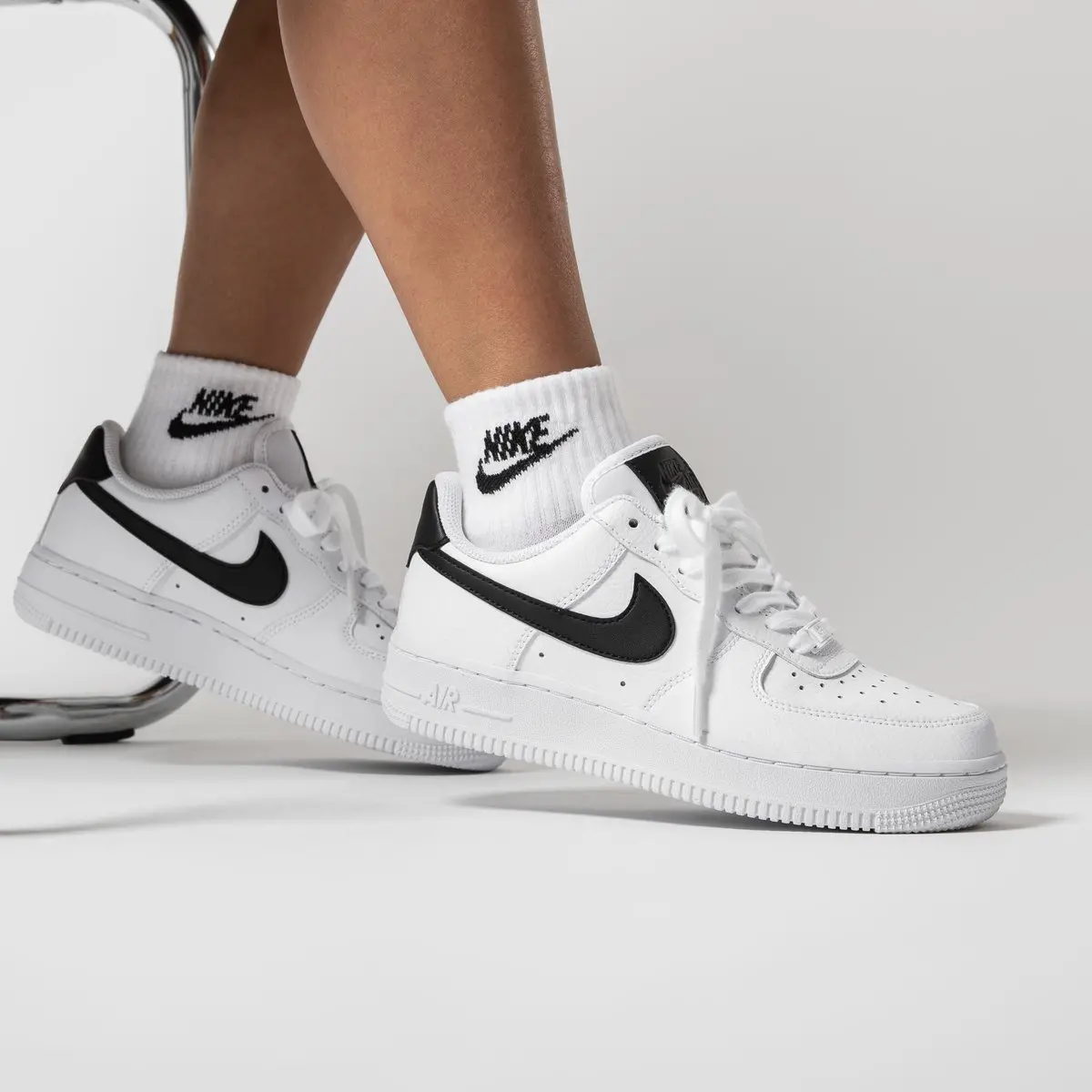 Alternative view of Giày Nike Wmns Air Force 1 '07 'White Black' 315115-152