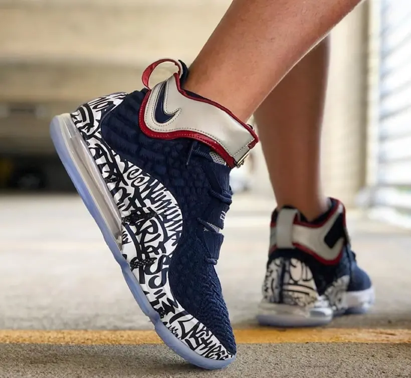 Alternative view of Giày Nike LeBron 17 'LeBron 4 Cold Blue Graffiti' CT6047-400