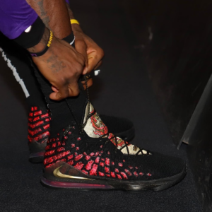 Alternative view of Giày Nike LeBron 17 EP 'Courage' CD5054-001