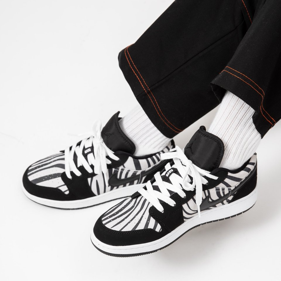 Giày Nike Air Jordan 1 Low GS 'Zebra' 553560-057 - Ảnh 3
