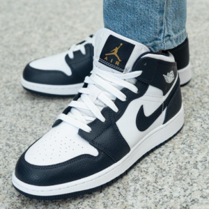 Alternative view of Giày Nike Air Jordan 1 Mid GS 'Obsidian' 554725-174