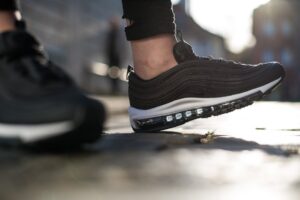 Alternative view of Giày Nike Wmns Air Max 97 'Black' 921733-006