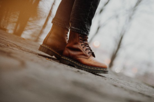 Alternative view of Giày Dr. Martens 1460 'Butterscotch' Orleans 23912243
