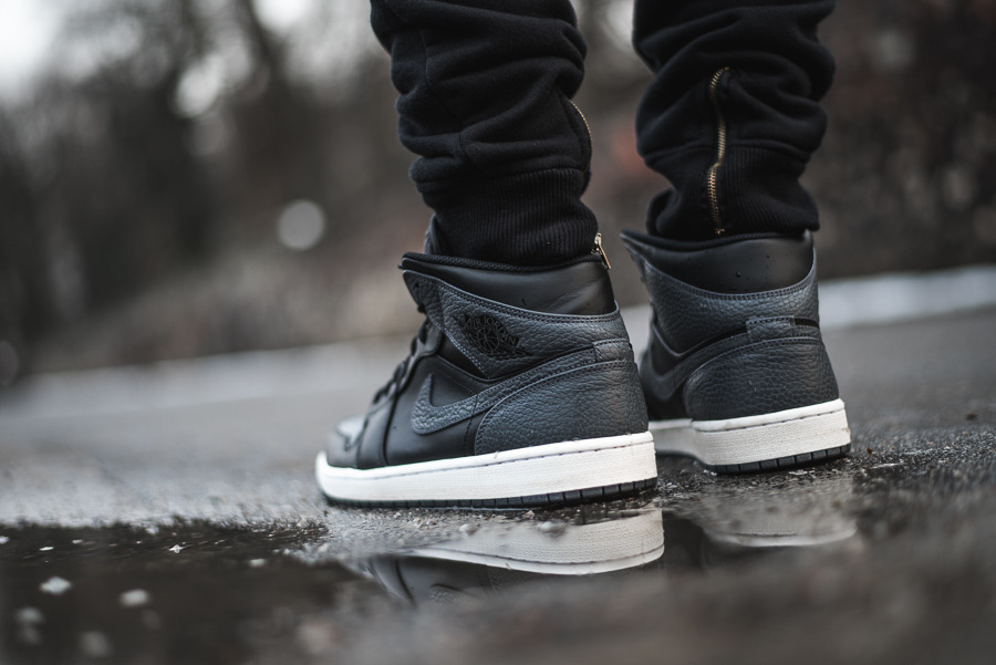 Giày Nike Air Jordan 1 Mid 'Tumbled Leather Grey' 554725-041 - Ảnh 2