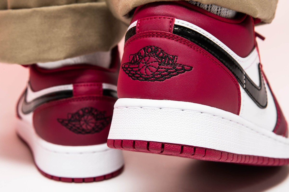 Giày Nike Air Jordan 1 Low GS 'Noble Red' 553560-604 - Ảnh 5