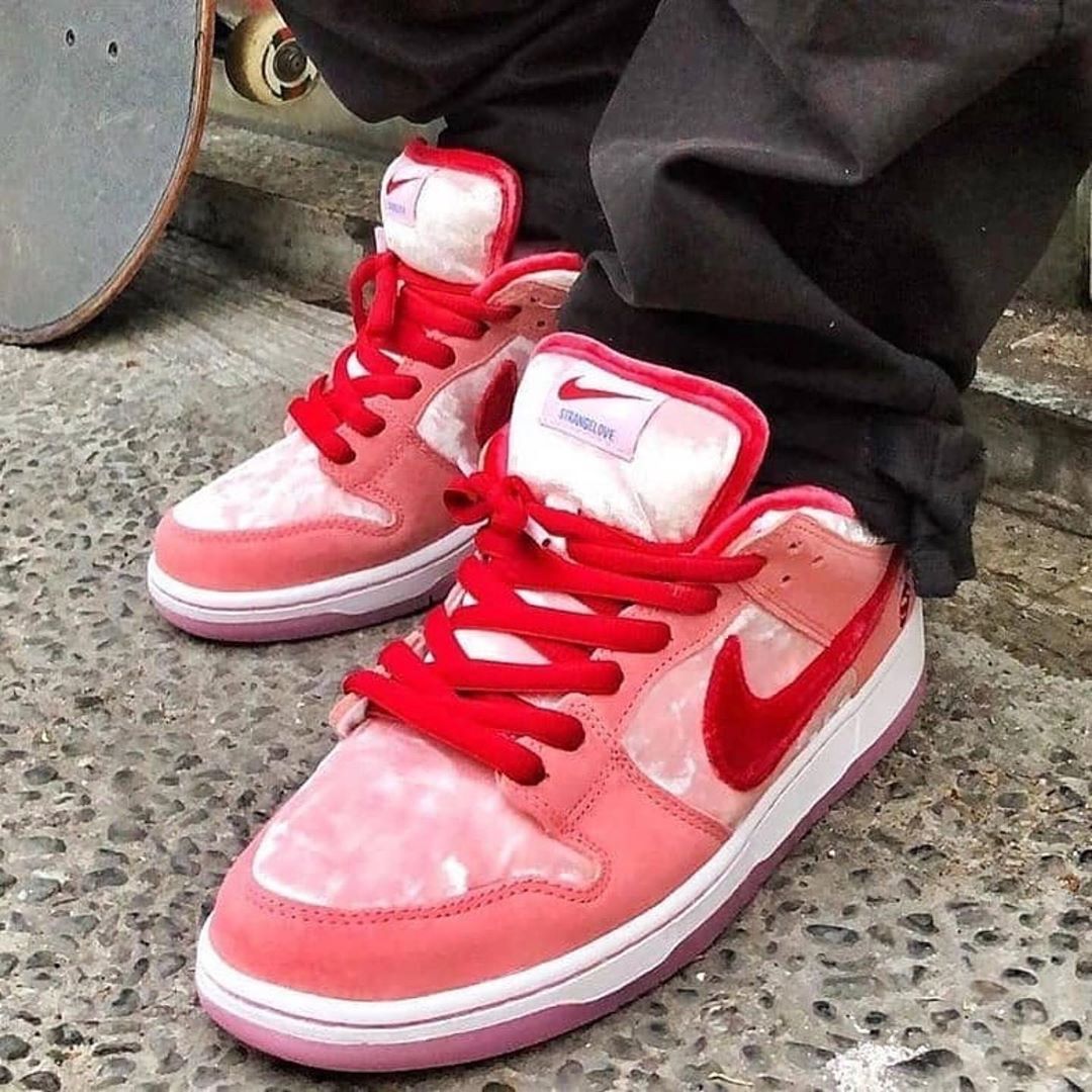 Giày Nike StrangeLove x Dunk Low SB 'Valentine's Day' CT2552-800 - Ảnh 2